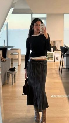 Winter Evening Outfits Classy, London Drinks Outfit, Basic Outfits 2024, Influencer Style, Winery Winter Outfit, Long Skirt Cold Weather Outfit, Medium Length Skirt Outfits, City Style Outfits, Tee Shirt Over Dress Outfit