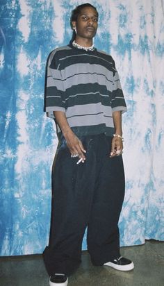 Rapper Outfits Men, 90s Black Men Fashion, 90s Hip Hop Outfits, Rocky Outfits, Asap Rocky Outfits, 90s Outfit Men, 90s Black Men, Look Hip Hop, Willy Chavarria