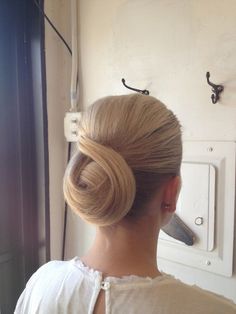 39 Pretty Wedding Day Updos To Inspire Your Big Day Look | Bustle Hairstyle Generator, Ballroom Hair, Low Chignon, Classic Updo, Chignon Hair, Low Bun, Penteado Cabelo Curto, Hair Images, Heidi Klum