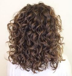 Shoulder-Length Curly Hairstyle Shoulder Length Hair Balayage, Brown Shoulder Length Hair, Above Shoulder Length Hair, Shoulder Length Hair With Bangs, Shoulder Length Curly Hair, Soya Mumu, Medium Curly Hair Styles, Haircuts For Curly Hair