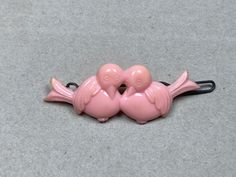 Sweet small vintage pink plastic love bird, dove barrette Metal button barrette clasp Tiny teeth on the underside  Birds measures 2 1/8" by 7/8" Clasp measures 1 3/4" long  Very nice condition, barrette works properly Thank you for looking A Birdsnest Hair Clip, Pretty Barrettes, Birds Nest Hair Clip, 70s Accessories, Pink Barrettes, Pink Plastic, Barrette Clip, Vintage Birds, Pink Love