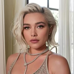 Florence Pugh 2024, Florence Pugh Short Hair, Hair After Chemo, Witch Business, Celeb Makeup, Girls Squad, Short Hair Inspo, Alice Eve