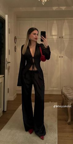 Classic Pants Outfit, Night Out Outfit Ideas, Maquillage On Fleek, Chique Outfit, Smink Inspiration, Makijaż Smokey Eye, Neue Outfits, Elegante Casual, Formal Style