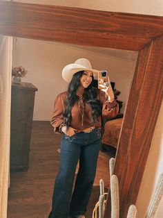 Western Wear For Plus Size Women, Women’s Western Casual, Rodeo Plus Size Outfit, Plus Size Country Concert Outfit Jeans, Rodeo Outfits Plus Size, Western Flare Jeans Outfit, Black Cowgirl Outfits, Western Attire For Women, Western Outfits Plus Size