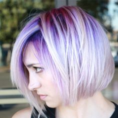 Hair With Purple, Purple Grey Hair, Blond Hairstyles, Platinum Hair Color, Corte Bob, Silver Hair Color, Lavender Hair, Short Grey Hair, Platinum Hair