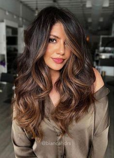 Explore the best brown summer hair colors with our comprehensive guide. From luscious blonde balayage to rich chocolate shades, find 25 creative ideas for every style. Dive into trends for brunettes, including ash blonde, caramel highlights, and dark mocha. Whether you're seeking fun, new ways to update your look or detailed advice on maintaining vibrant hues, our expert tips will help you achieve the perfect summer hair. Enjoy a mix of light and dark tones, enriched with shades of copper and ho Fall Dark Brunette Hair Color Balayage, Medium Hair With Balayage, Dark Brunette Ombre Hair, Sultry Brunette Hair, Dark Brown Ombré Hair, Rich Chocolate Brown Hair With Highlights, Warm Highlights On Black Hair, Low Lights In Brown Hair Dark, Summer Highlights For Dark Brown Hair Olive Skin