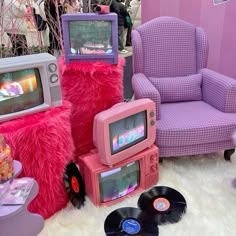 there are many toys that can be seen in this room, including an old fashioned tv