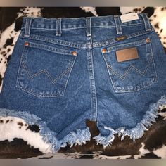 Brand New With Tags, Size 26, Medium Denim Wash Diy Jeans Ideas, Jeans Ideas, Diy Jeans, Wrangler Shorts, Western Jeans, Jeans Diy, Wrangler Jeans, Pin Board, Christmas List