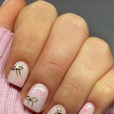 𝕮𝖆𝖗𝖗𝖎𝖊 𝕭𝖔𝖍𝖆𝖓 🩷 on Instagram: "Hearts and bows 🤭🎀💘 #biab #biabnails #buildergellondon #nailart #biablondon #nailitdaily #nails #naturalnails #manicure #nailslondon #gelnails #naildesign #thesalonmaguk #nailinspo #biabgreenwich #greenwichnails #glitterbels #valentinesnails" Small Biab Nails, Simple Nail Art Square, Short Biab Nails Neutral, Pink Nails Biab, Biab On Natural Nails, Biab Nail Inspiration, Short Biab Nail Designs Simple, Cute Biab Nail Designs, Nail Inspo Biab