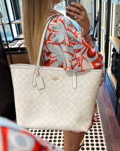 Summer Getaway Outfits, Color Combinations For Clothes, Aesthetic Hoodie, Girly Bags, Luxury Purses