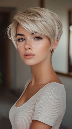 Unique Pixie Cut Styles From Classic to Edgy Chubby Face, Hairstyle For Chubby Face, Face Unique, Pixie Cut Styles, Styling Guide, Low Maintenance Hair, Perfect Style, Smooth Hair, Pixie Cut