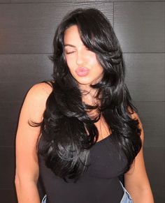 Indian Girl Hair, Latina Hair Color Ideas, Butterfly Hair Cut, Rocker Hair, Brown Hair Inspo, Hairstyles For Layered Hair