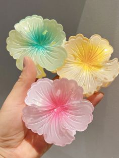 Beach Hair Clips, Cute Claw Clips, Flowers Hair Clips, Colorful Hair Clips, Flower Claw Clip, Easy Hairstyles For School, Pretty Jewelry Necklaces