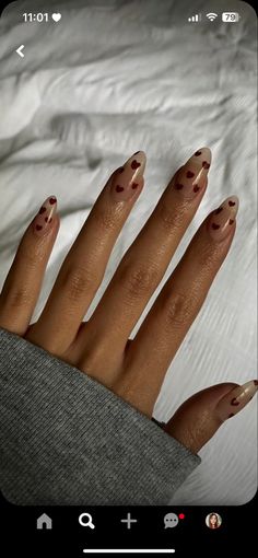 Fall Nail Designs Minimalist, Minimilastic Nail Designs, Alomd Nails Ideas Trendy, Nails On Mixed Skin, Nuteral Nails Fall, Simple Sophisticated Nails, Trendy Almond Nails 2022 Fall, Autom Nails Design, Delicate Fall Nails