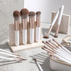 Elevate your makeup game with ease using our newest LC Professional Brush Set! Includes 18 high-quality brushes made with soft and vegan synthetic fibers that are gentle on your skin. The stunning white and rose gold design adds a touch of glamour to your beauty routine, and the included carrying case makes it easy to take your brushes on-the-go. Whether you're a makeup pro or a beauty beginner, this versatile set has everything you need to achieve flawless and professional-looking results. Upgr Makeup Brushes Photography, Custom Makeup, Brand Photography Inspiration, White Makeup, Makeup Pro, Fancy Makeup, Mini Makeup, Makeup Game, Professional Makeup Brushes