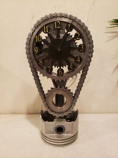 Ford 351 Timing Chain Clock Cool Welding Projects, Welding Crafts, Industrial Clocks, Roller Chain, Car Part Furniture, Gear Clock, Black Hands, Birdcages, Crazy Stuff