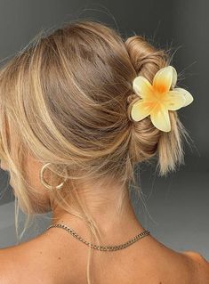 Yellow Flower Hair Clip, Hawaii Hair, Κούρεμα Bob, Doll Template, Summer Board, School Hair, Fishtail Braid, Dream Hair, Flower Hair Clips