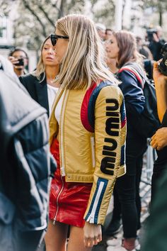 Miu Miu Jacket, Black Pinterest, Paris Fashion Week Street Style, Straight Cut Jeans, Spring Jewelry, Looks Street Style, Street Style Trends, Women Street, Street Style Paris