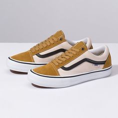 Vans Oldschool, Estilo Vans, Vans Shoes Women, Mens Vans Shoes, Shoes Wallpaper, Blond Amsterdam, Sneakers Vans