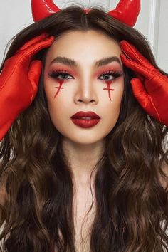 Makeup Looks Scary, Woman Halloween Makeup, Halloween Makeup Aesthetic, Makeup Looks Halloween, Aesthetic Makeup Looks, Aesthetic Halloween Costumes, Best Halloween Makeup