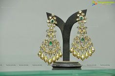 Green Earrings Latest, Latest Jewellery Designs, Earrings With Pearls, Buy Gold Jewelry, Gold Earrings Wedding, Gold Jewelry Simple Necklace, Pearls Earrings