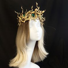 Medusa gorgon crown is ideal for photo shoot or Helloween or party.  Attention  Medusa crown are handmade using quality and a variety of materials: - metal hedaband - rubber snakes - rhinestones - the crown is painted with paint in your chosen color - gold, silver, black, green, red, etc. Item is non-refundable. Before buying, read the rules of the store. Estimated Delivery time: * USA - 9-12 business days * EU - 2-5 business days * UK - 5-8 business days Thank you for visiting my shop! Recommen Medusa Costume Headpiece, How To Make A Medusa Headpiece, Diy Medusa Headpiece, Corona Gorgon, Medusa Head Piece, Medusa Crown, Snake Headpiece, Snake Crown, Medusa Headdress