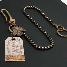 * chain for wallet and keys * handmade * high quality materials * available in 2 colors * exclusive packaging in resin cotton * shipping worldwide from barcelona-spain Trouser Chain, Trucker Wallet, Biker Chain, Lanyard Wallet, Skull Wallet, Chain Keychain, Biker Wallet, Star Chain, Handmade Leather Wallet