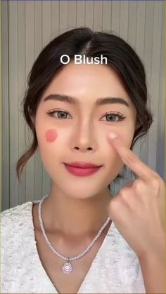 Different Ways To Put On Blush, How Apply Blush, Blush Styles Makeup, How To Do Blush How To Apply, Face Blush Makeup, Cute Makeup Looks Natural Step By Step, How To Blush Naturally, How To Get Natural Blush, Ways To Apply Blush