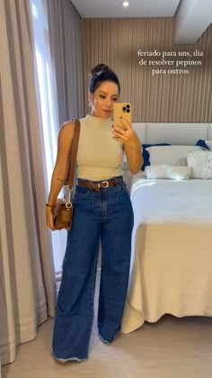 Jean Professional Outfit, Casual Job Outfit, Look Com Wide Leg Jeans, Look Com Calça Wide Leg Jeans, Inspirational Quotes Christmas, Winter Dates, Corporate Baddie Outfits, Chic Fall Outfit, Office Fits