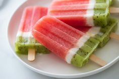 31 Refreshing Watermelon Recipes - Budgeting for Bliss Kiwi Popsicles, Breakfast Popsicles, Rhubarb Sauce, Watermelon Popsicles, Fruit Popsicles, Cold Treats, Kampot, Popsicle Recipes