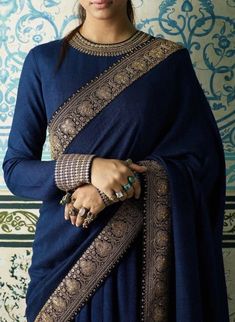 Sabyasachi Sarees, Maroon Saree, Robes Glamour, Fashionable Saree Blouse Designs, Fancy Sarees Party Wear, Gaun Fashion, Silk Jewelry, Sari Blouse Designs, Indian Saree Blouse