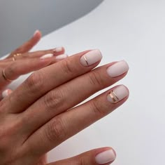 Minimalist Nail Art Spring, Minimal Gold Nails, Neutral And Gold Nails, Minimal Gel Nails, Boho Nails Designs Bohemian, Modern Manicure, Minimal Nails Art, French Manicure Nails, Minimal Nails