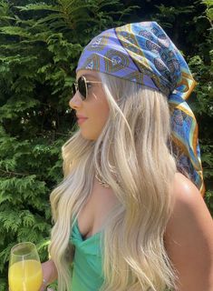 Head Scarf Summer, Night Out Hairstyles, Bandana Outfit, Fashion Outfits Dresses, Gigi Hadid Outfits, Pirate Fashion, Scarf Summer, Look Festival