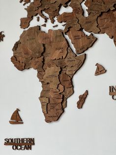 the wooden map of the world is made up of different types of shapes and sizes