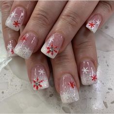 White Tip Winter Nails, Christmas French Nails Design, Christmas Nail Art Designs Snowflakes, French Manicure Christmas Nails, Christmas Nail Ideas Holiday, French Tip Christmas Nails, Christmas Snowflakes Nails, Nail Art For Girls, Nails Short Square