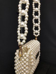 Bags From Beads, Everyday Pearl Beaded Shoulder Bag, Pearl Beaded Shoulder Bag For Daily Use, Beaded Pearl Bags, How To Make Pearl Bag, Beads Bags Handmade, Pearls Bag, Fancy Clutch Purse, Pearls Jewelry Diy