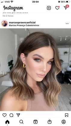 Light Brown Balayage Lob, 2023 Hair Trends For Women Wavy, Subtle Highlights Straight Hair, Golden Balyage Short Hair, Frosty Light Brown Hair, Light Brunette Short Hair, Light Brown Lob With Highlights, Frame Highlights Brown Hair, Untucked Hair