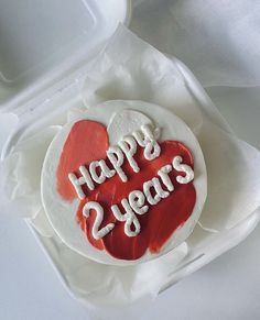 Minimalist Cake Design, Red Birthday Cake, Simple Anniversary Cakes, Cake Minimalist, Cakes Pretty, Anniversary Dessert, Anniversary Cake Designs, Minimalist Cake