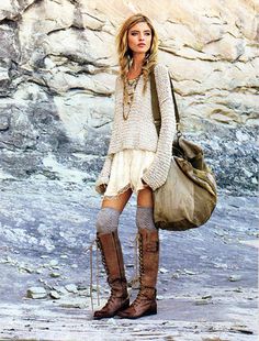 Thigh high socks, over-the-knee boots, light sweater, dress, slouchy bag... Hippie Mode, Stile Boho Chic, Moda Hippie, Mode Hippie, Estilo Hippie, Stil Boho, Mode Boho, Bohol