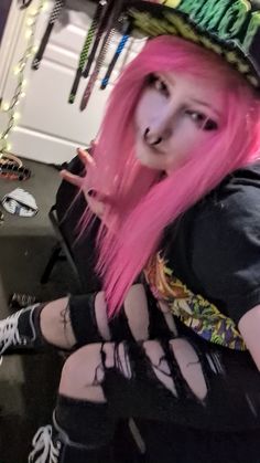 scene Scene Queen Aesthetic, Scene Haircut, Clawed Beauty, Blonde Scene Hair, Scene Hair Tutorial, Scene Hair Bangs, Scene King, Scene Icons, Scene 2000s