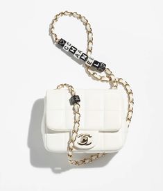 White Chanel Bag, Chanel Maxi, Chanel Mini Flap Bag, Chanel 2023, Moda Chanel, Chanel Store, Chanel Cruise, Chanel Casual, Chanel Flap Bag