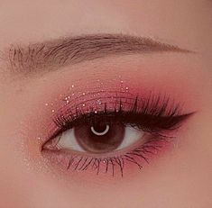 MAKEUP TUTORIALESDEMAQUILLAJE MAQUILLAJE MAQUILLAJEPARAPRINCIPIANTES GRWM MAQUILLAJEDEOJOS SOMBRAS SKINCARE DELINEADOTUTORIAL CUIDADOSPIELMADURA MAKEUPPARAFIESTA ILUMINADOR BLUSH CONTORNO MAKEUP SOCIAL GLAM PRIDE MAKEUP PIEDRITAS EN LA CARA Rosy Makeup, Soft Makeup Looks, Pink Eye Makeup, Make Up Inspiration, Korean Eye Makeup, Glitter Eye Makeup