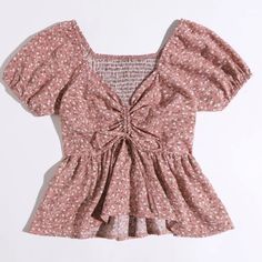 Pastel Pink Top With Floral Pattern Ruffle Hem, Ruched, And Drawstring Puff Sleeve With Sweetheart Neckline Never Worn Fashion Top Outfits, Trendy Dress Outfits, Fashion Tops Blouse, Trendy Fashion Tops, Quick Outfits, Fashionista Clothes, Easy Trendy Outfits, Fashion Attire