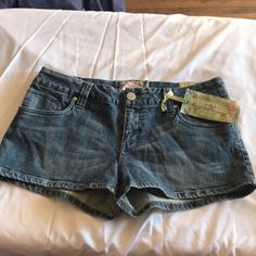 American Rag Savannah Jean Shorts.. Nwt Please Ask Any Questions. Shorts With Heels, Mini Jean Shorts, Zara Jean Shorts, Low Rise Jean Shorts, Shorts Low Rise, Low Rise Jean, Grunge Girl, American Rag, Zara Jeans