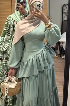 Islamic Clothes For Women, Muslim Gown Styles, Turkish Dress Modern, Modest Fashion Outfits Muslim, Arabic Style Dress, Ensemble Hijab, Modest Fashion Muslim, Material Styles, Modest Evening Gowns