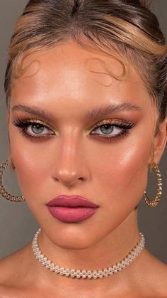 Gold Dress Makeup, Trendy Lipstick, Bronze Makeup Look, Golden Makeup, Goddess Makeup, Ball Makeup, Make Up Gold