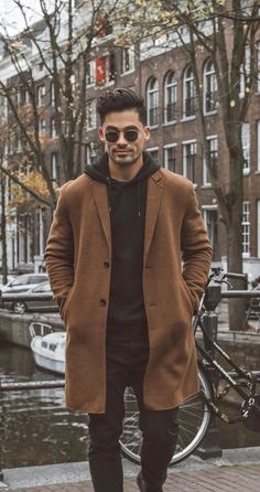 Mens Coat Fashion, Indie Men’s Fall Outfits, Men Styling Ideas, Outfits For Men In Their 30s, Men Boot Outfit, Men’s Classic Fashion, Pnw Aesthetic Outfits Men, Men’s Rocker Style, Brown Man Outfit