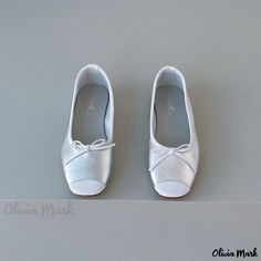 Olivia Mark - Ballet Flats in Vintage Style with Sheepskin, Square Toe and Butterfly Knot Soft Dance Shoes Single Shoes Ivory Bridal Shoes, Latin Dance Shoes, Crystal Heels, Butterfly Knot, Monochrome Fashion, Square Head, Ballet Flat Shoes, Heeled Ankle Boots, Bridal Shoes