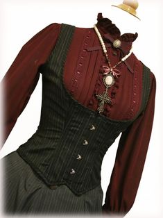 waistcoat-ey corset. At last! I am after all a librarian not a pirate - this idea is more like it :-) Mode Steampunk, Steampunk Decor, Steampunk Cosplay, Victorian Steampunk, Steampunk Costume, Steampunk Clothing, Underbust Corset, Fantasy Clothing