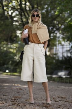 Short Pants Outfit, School Uniform Fashion, Square Pants, Stylish Summer Outfits, Fashion Attire, Sarah Jessica Parker